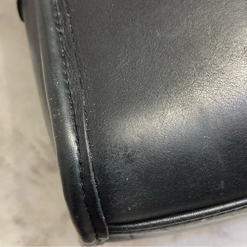Coach 9870 vintage black or navy blue leather 1997 court bag